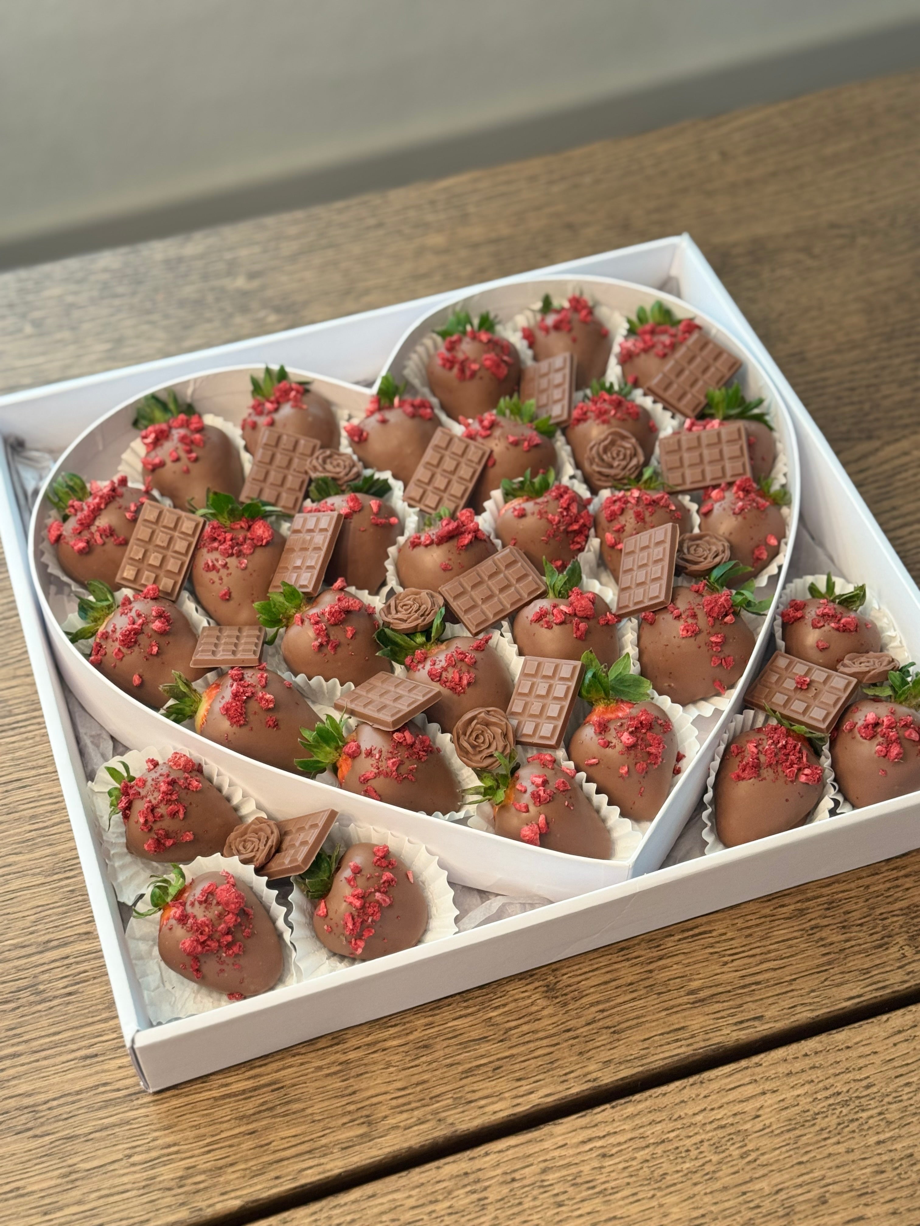 Luxury Milk Chocolate Covered Strawberries – Heart Gift Box
